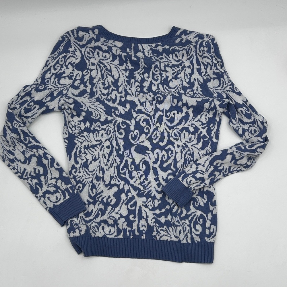 Womens Blue and White Damask Floral Knit Crewneck Pullover Sweater Long Sleeve - Picture 3 of 6